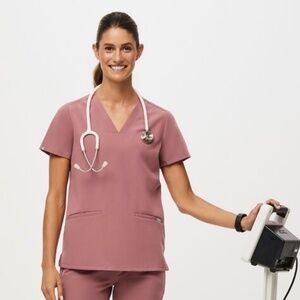 Figs Women's Casma Three-Pocket Scrub Top - Mauve - Size Small